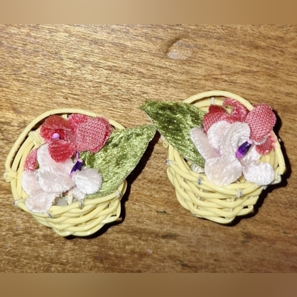 VTG Clip On Earrings Woven Basket Wicker Flowers Boho Signed Japan - Picture 1 of 5